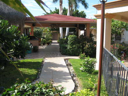 Palapa with bar-b-que,
television and
wireless Internet access